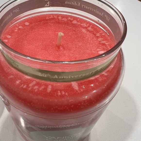 Large Jar Yankee Candle Cherry Lemonade - Picture 2 of 3